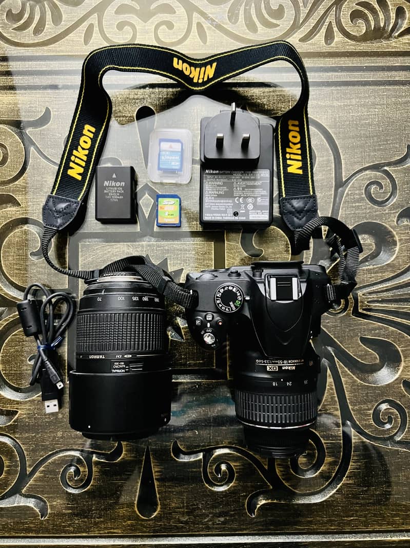 For Sale: Professional Camera Nikon DX AF-Nikkor 18-55mm 1:3.5-5.6G 2