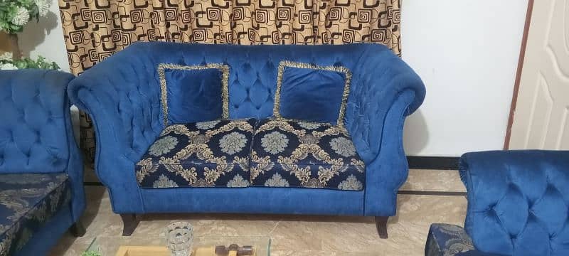 7 seater sofa set in good condition only 6 month used 2