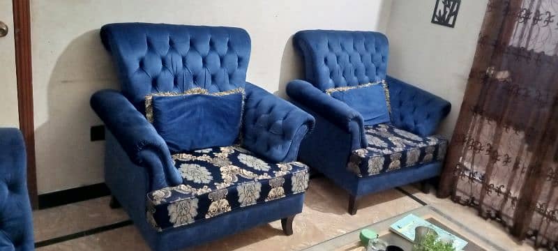 7 seater sofa set in good condition only 6 month used 3