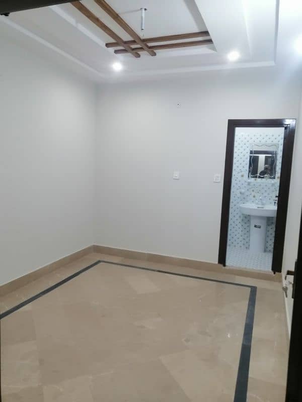 houses or comrshel bilding for rent nr Shahb pura chok defans Road 11