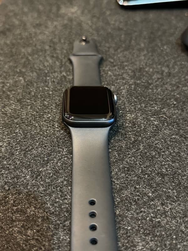 Apple Watch SE (40mm) 4