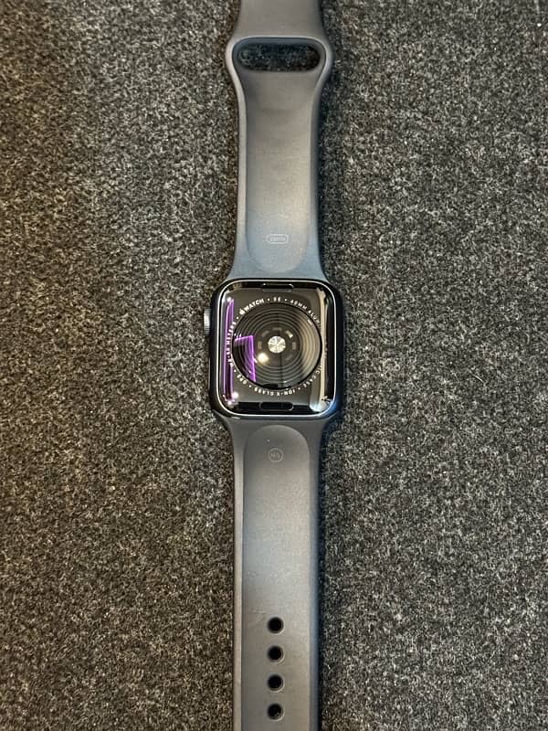 Apple Watch SE (40mm) 6