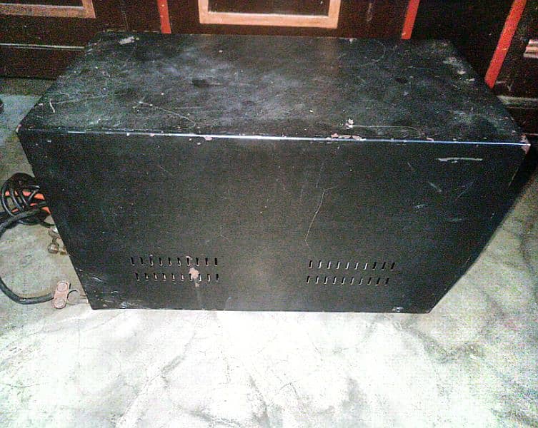 UPS 2000watts New 10/10 10