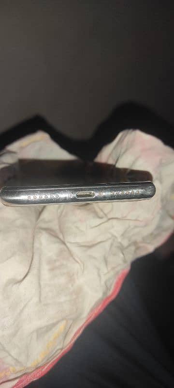 iPhone X 64 GB NoN PTA 3