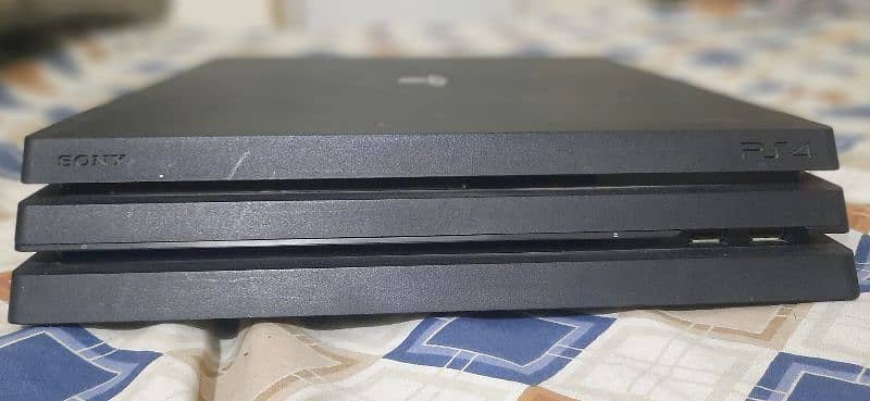 PS4 Pro 1TB 10