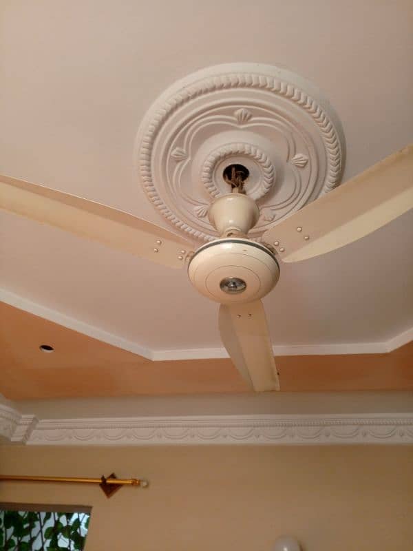 Royal Ceiling fan used. . 0