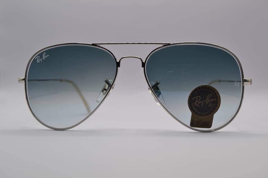 Ray-Ban aviator sunglasses gradient blue-tinted lenses 2