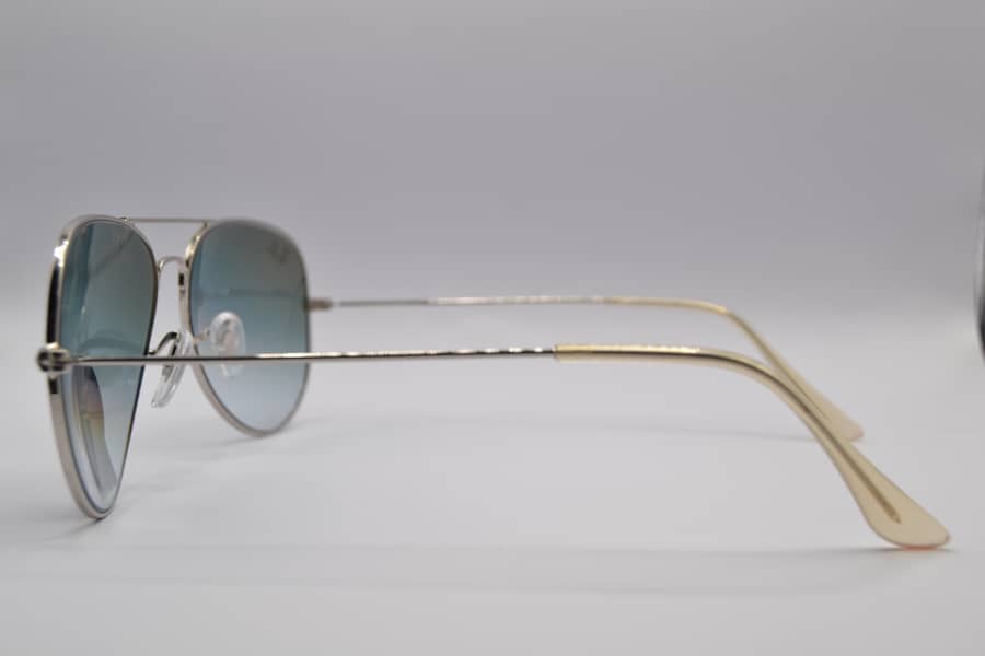 Ray-Ban aviator sunglasses gradient blue-tinted lenses 3