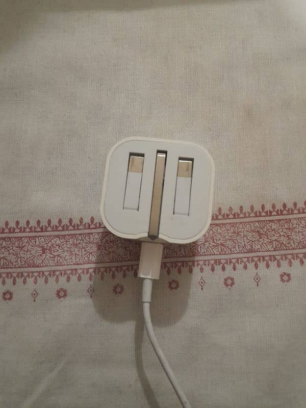 iphone 15 orignal charger nd cable 1