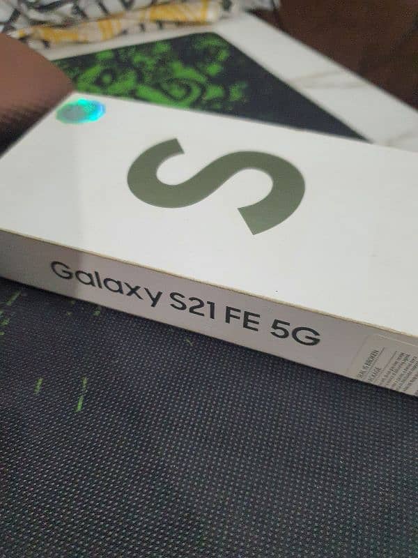 S21 FE 5G 8/128 with box 4