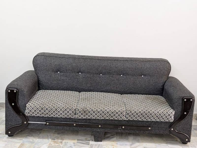 1 year used sofa in good condition 5