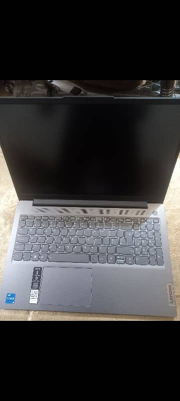 Lenvo Ideapad Slim 3 15IRH8 1