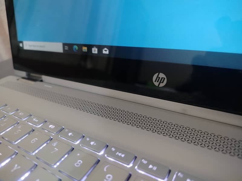 HP ENVY 2 in 1 | i5 7th gen | 8GB RAM | 256GB NVME | Touch 360 8