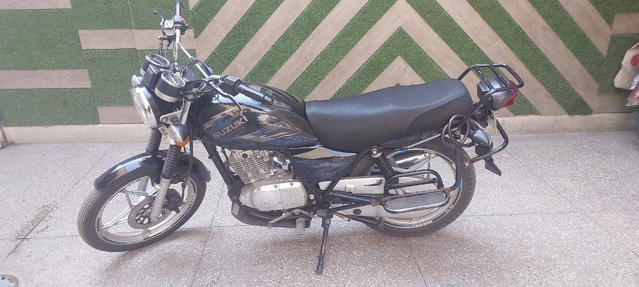 Suzuki GS 150 SE 2021 2