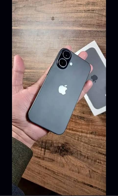 iPhone 16 just just few days used with full box non active 0