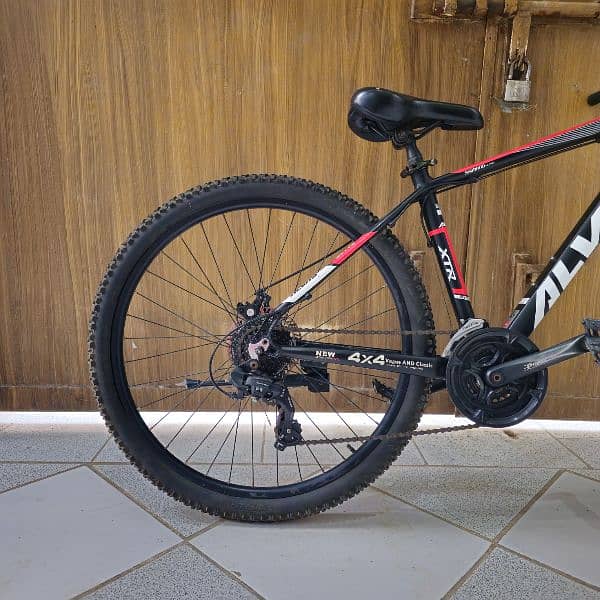 Alvas Mountain Bike 4 months used. 4