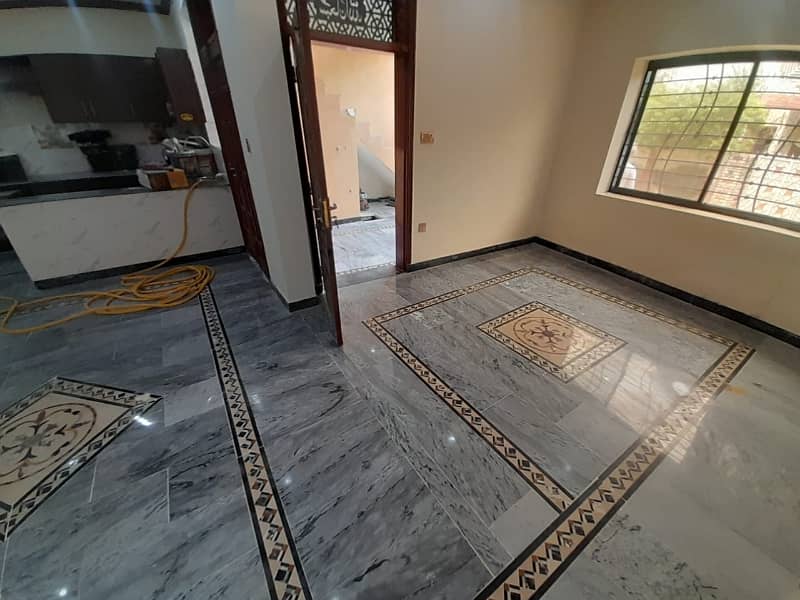 Corner 5 Marla Beautiful Double House Available At A Prime Location In Lalazar2 11