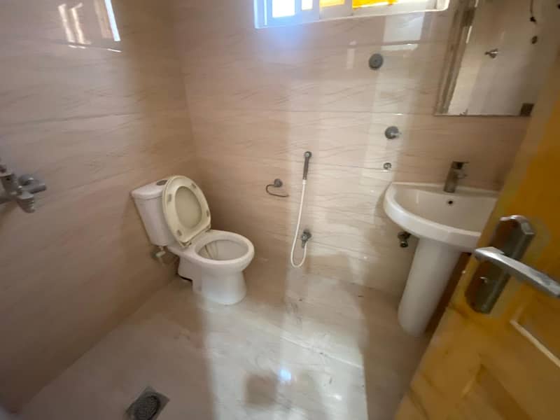 2 Bedrooms Unfurnished Apartment Available For Rent In E11 4 6