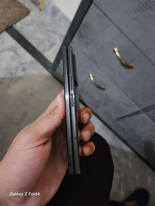 Samsung Galaxy Z Fold 2  5g 3