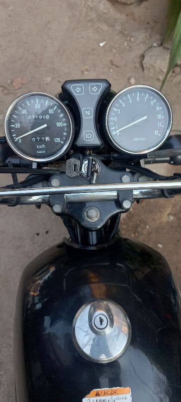 Suzuki GS 150 2023 Bike 3