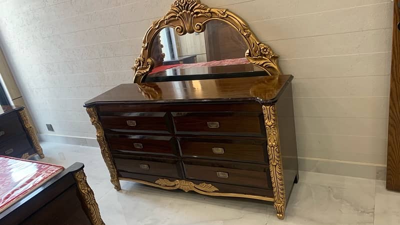 Brand new , stylish , madter piece bed along with dressing mirror 6