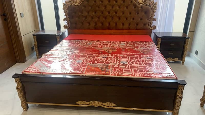 Brand new , stylish , madter piece bed along with dressing mirror 7