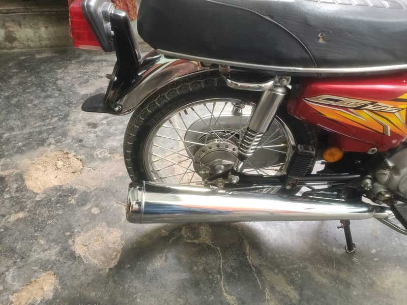 Honda 125 urgent sal payso ki need hay abhi new banwai ha 5