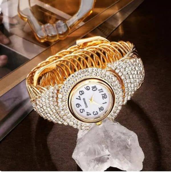 Diamond-Studded Exquisite Women's Watch 2