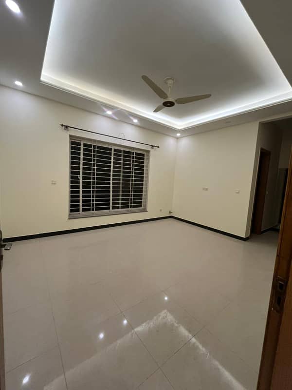 Beautiful sapart upper portion available for rent 3 bedroom with attached bathroom q 9