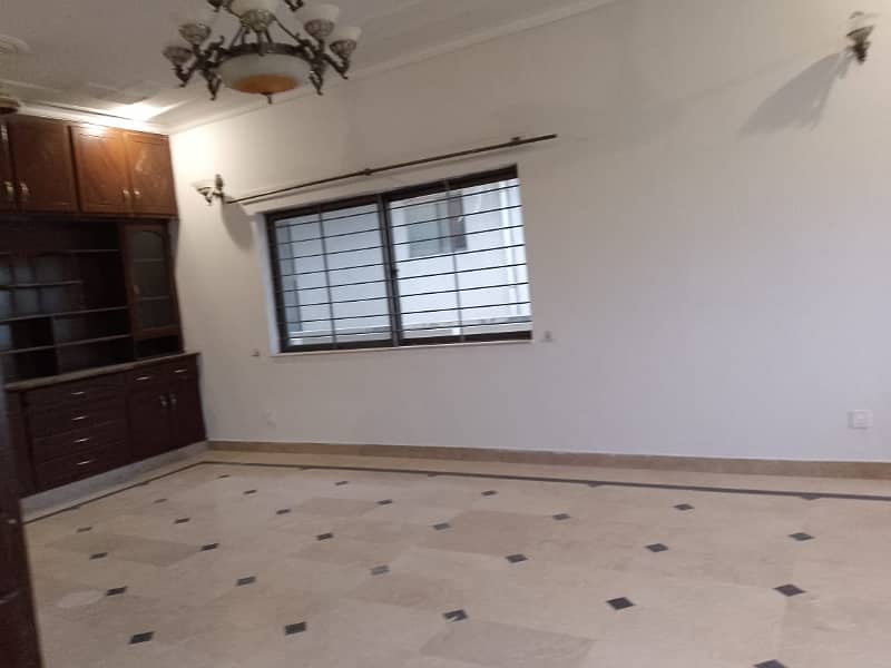 Beautiful sapart upper portion available for rent 3 bedroom with attached bathroom q 7