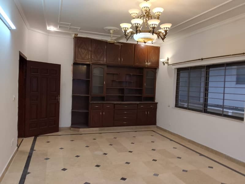 Beautiful sapart upper portion available for rent 3 bedroom with attached bathroom q 8