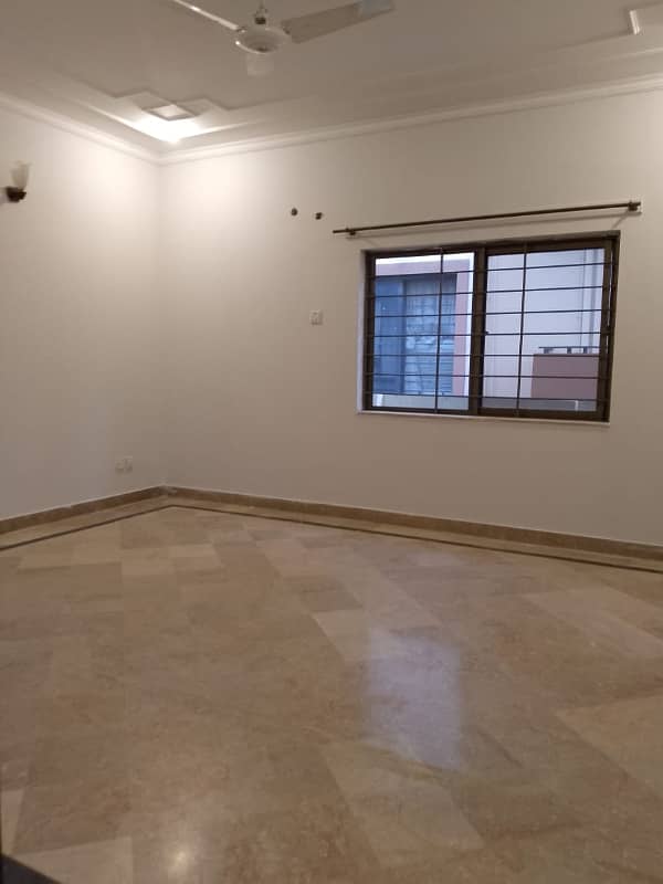 Beautiful sapart upper portion available for rent 3 bedroom with attached bathroom q 9