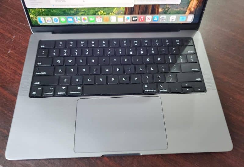 M1/M2 /M3 Apple MacBook 10/10 condition 2