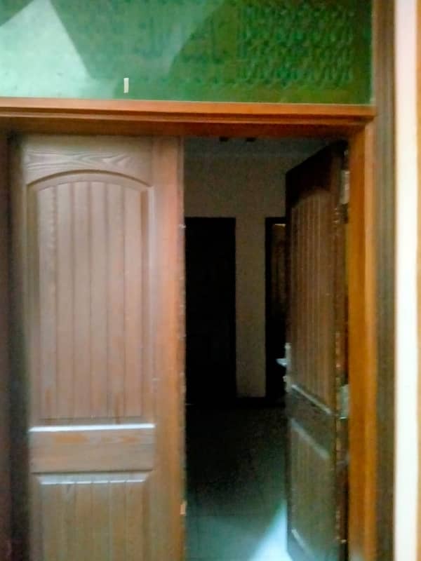 5 Marla upper portion for rent with gas in Nazir park 0