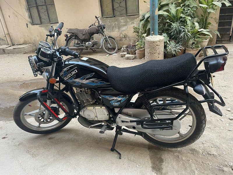 Just Like New Suzuki GS 150 SE 3