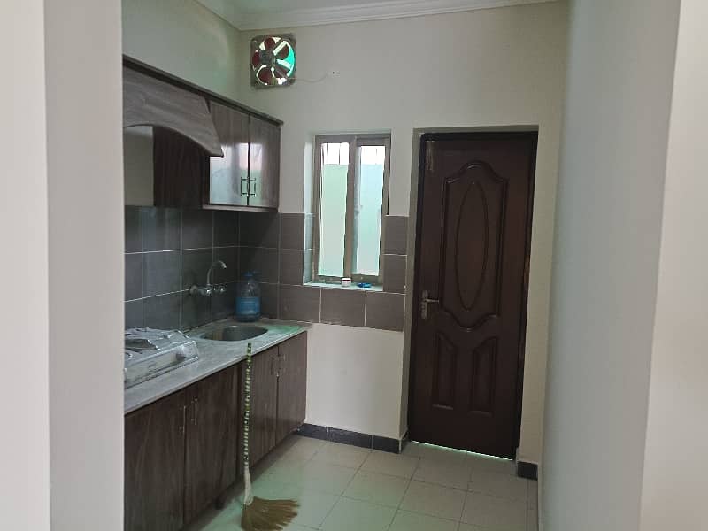 Single Storey 5 Marla House Available In Khayaban-E-Amin - Block N For Sale 7