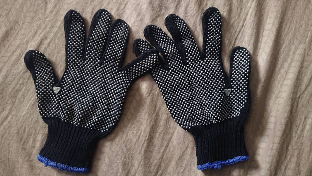 Pair of 5 Saftey Gloves  0