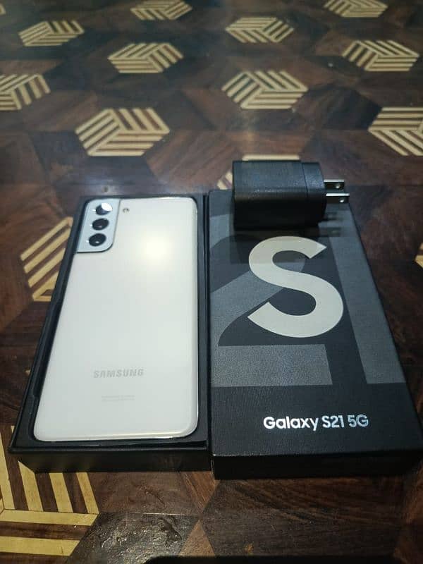 Samsung Galaxy s21 5G non pta with box and charger 1