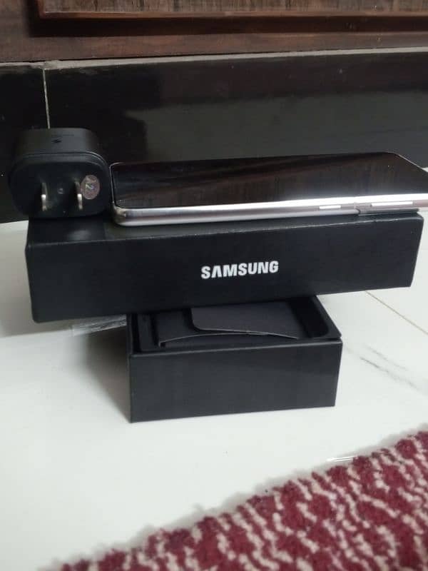 Samsung Galaxy s21 5G non pta with box and charger 9