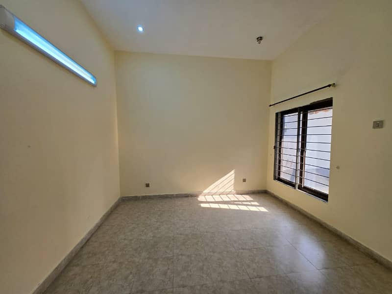 10 Marla Used House Available For Sale In Gulbahar Block Sector C Bahria Town Lahore 31