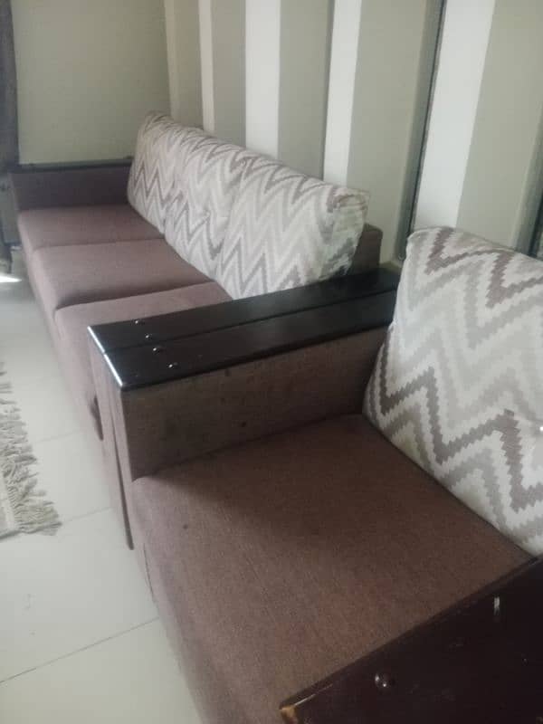 5 seater used sofa with table 0