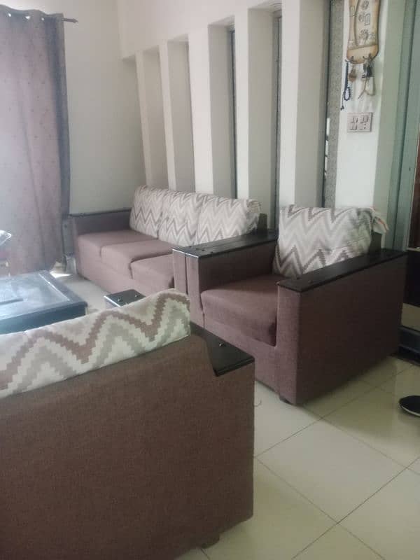 5 seater used sofa with table 4