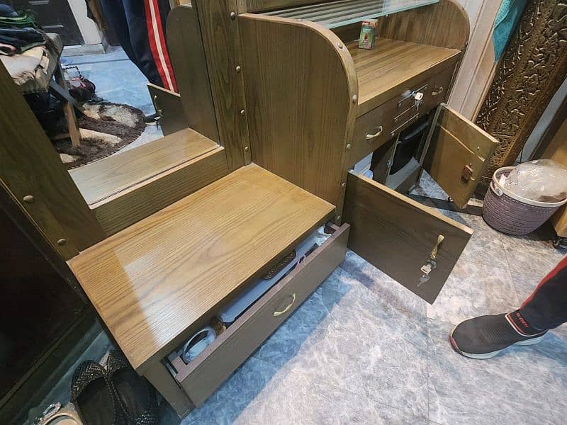 Wooden Dressing Table For Sale 3