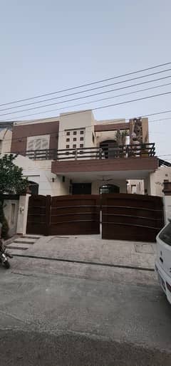 10 MARLA USED BUT IN GOOD CONDITION HOUSE IS AVAILABLE FOR SALE IN WAPDA TOWN PHASE 1 LAHORE