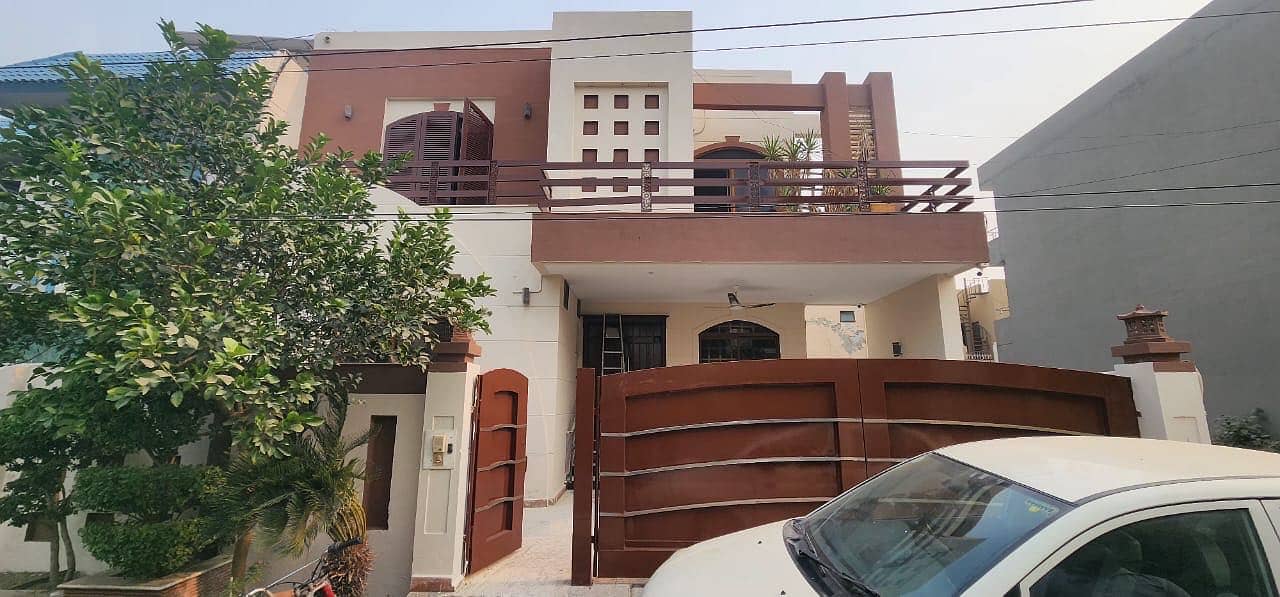 10 MARLA USED BUT IN GOOD CONDITION HOUSE IS AVAILABLE FOR SALE IN WAPDA TOWN PHASE 1 LAHORE 13