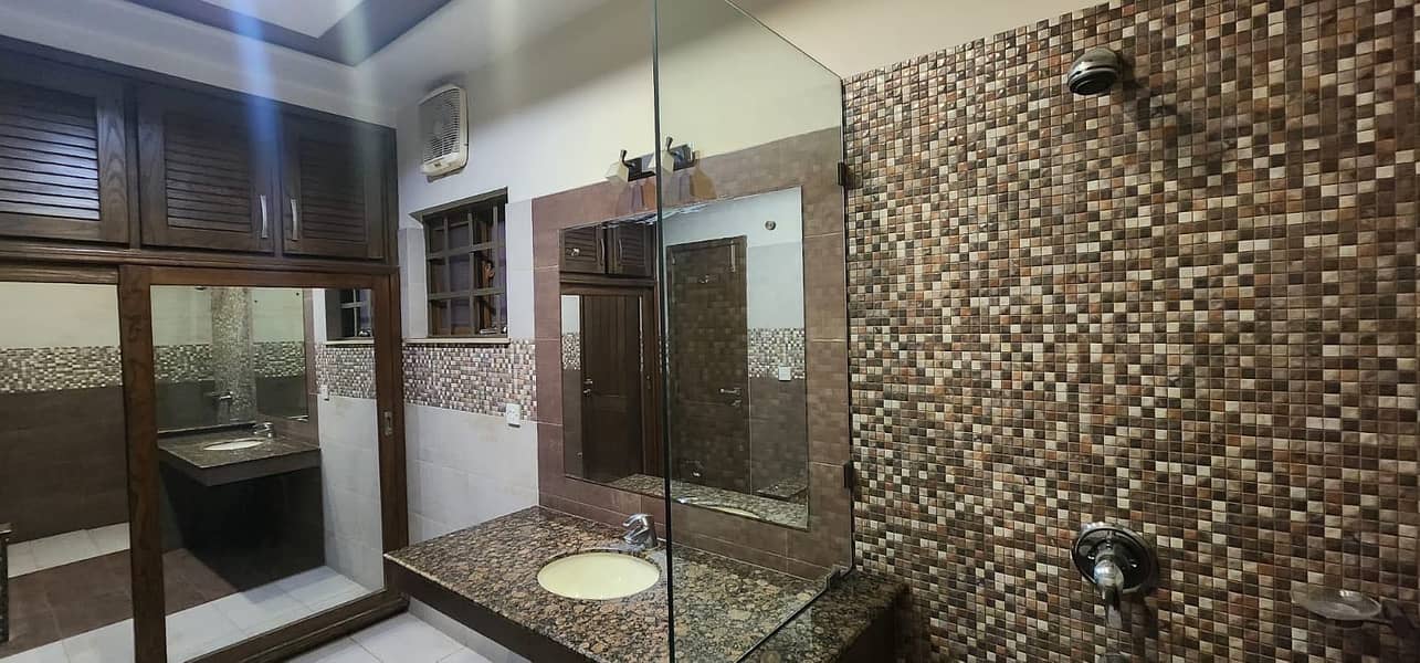 10 MARLA USED BUT IN GOOD CONDITION HOUSE IS AVAILABLE FOR SALE IN WAPDA TOWN PHASE 1 LAHORE 25