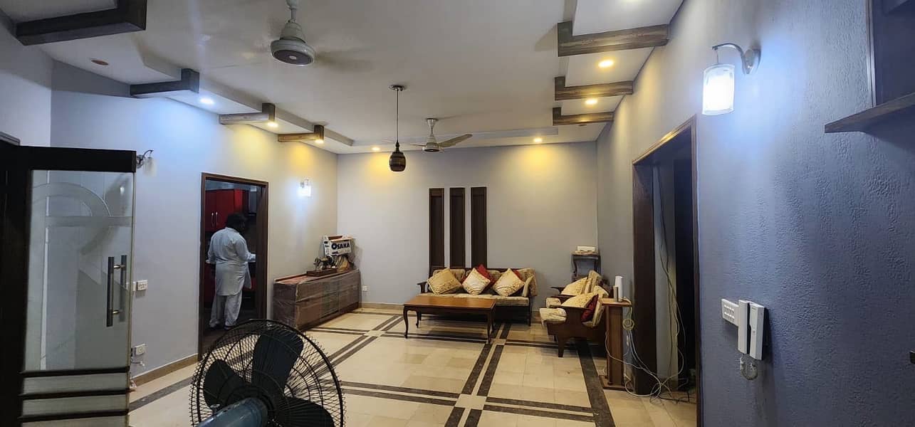 10 MARLA USED BUT IN GOOD CONDITION HOUSE IS AVAILABLE FOR SALE IN WAPDA TOWN PHASE 1 LAHORE 26