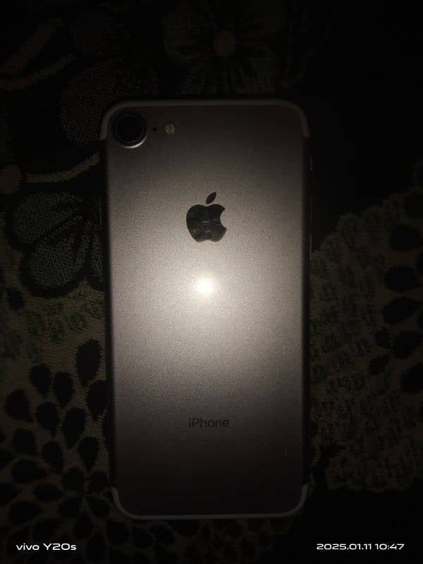 I phone 7 32 gb with box 0