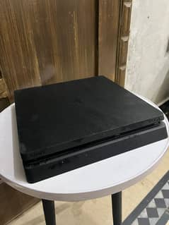 PS4 Slim 500 GB/3 Games/3 Controller