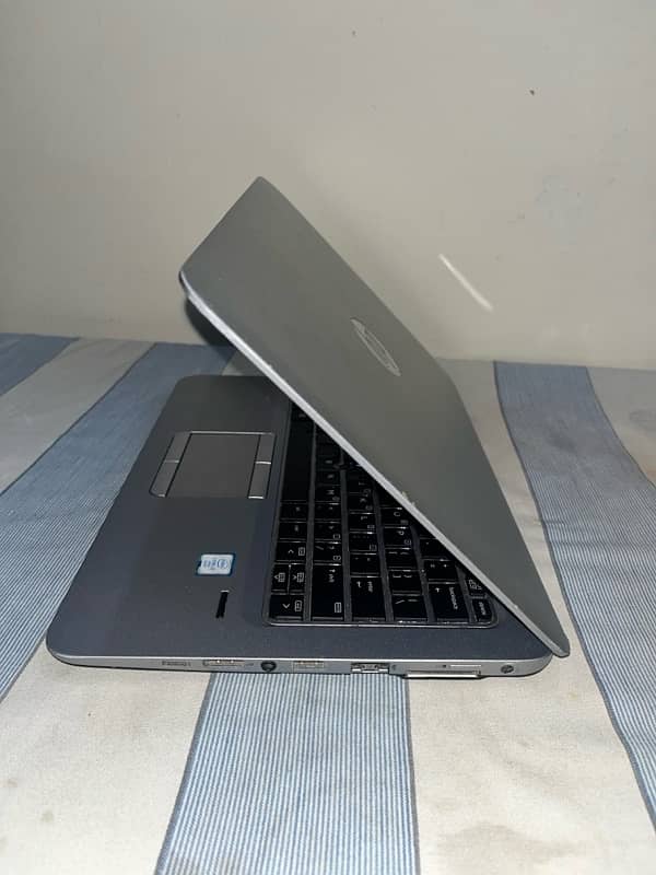 HP EliteBook 820 G3 2